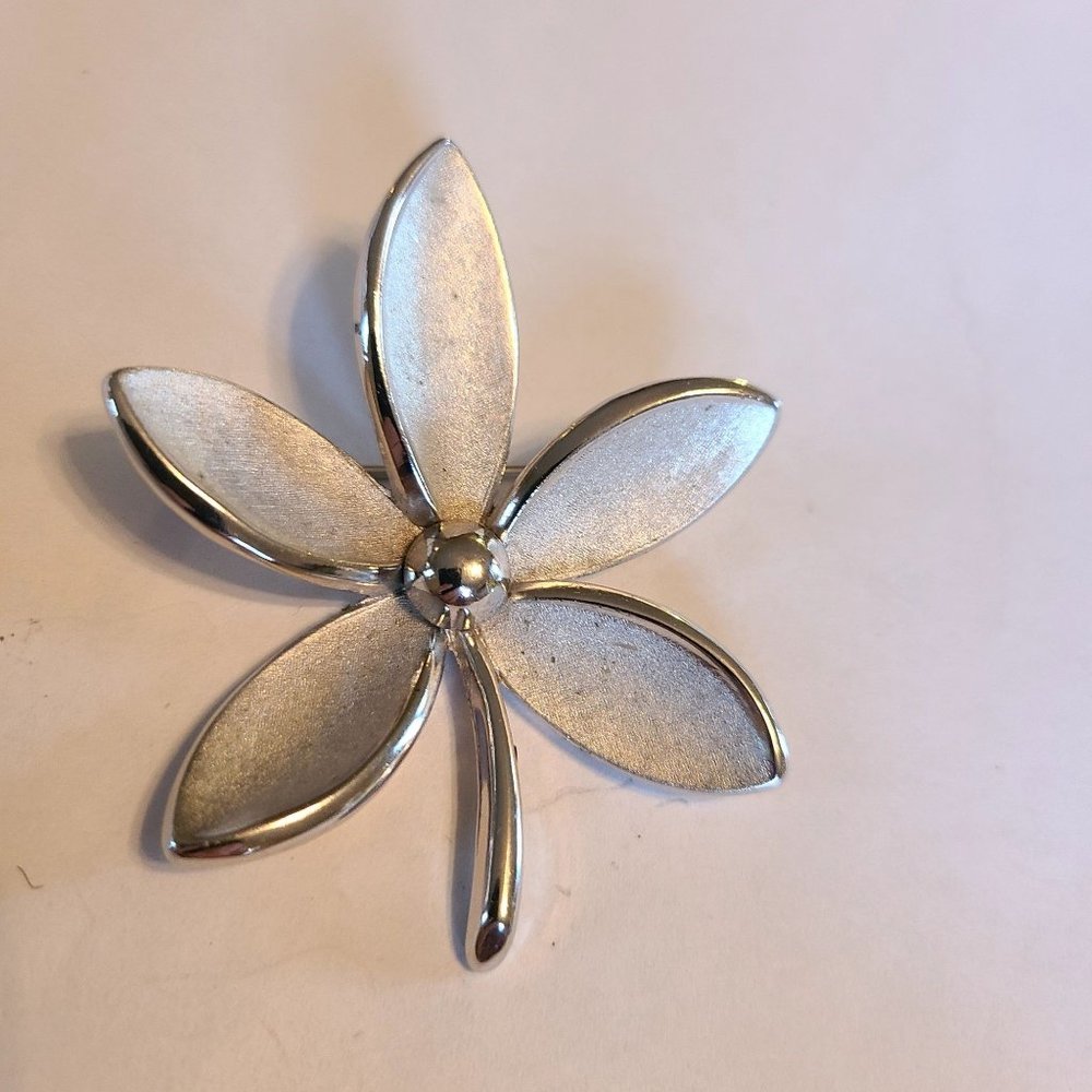 TRIFARI CROWN SILVER TONE FLOWER BROOCH PIN